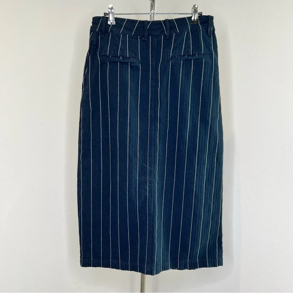 🔹 Blue Willi’s Textured Striped Skirt